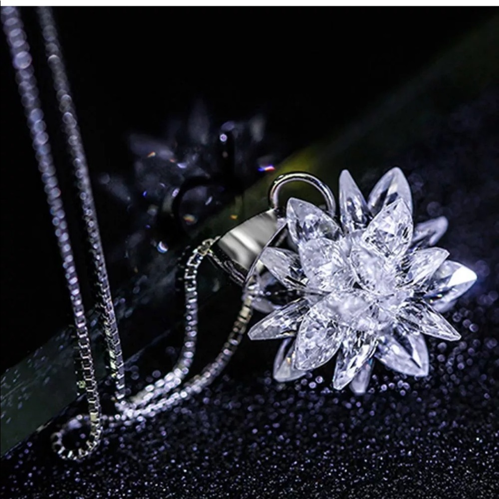 Snowflake Crystal Necklace - Picture 2 of 5
